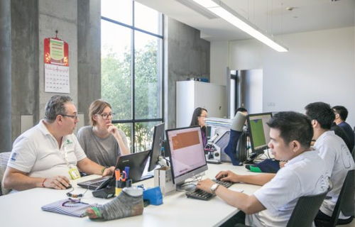 探秘圣东尼工厂 无缝针织科技如何重塑服装未来